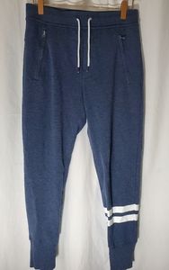 Sweatsuit Bottom with Zip-Pockets & Applique